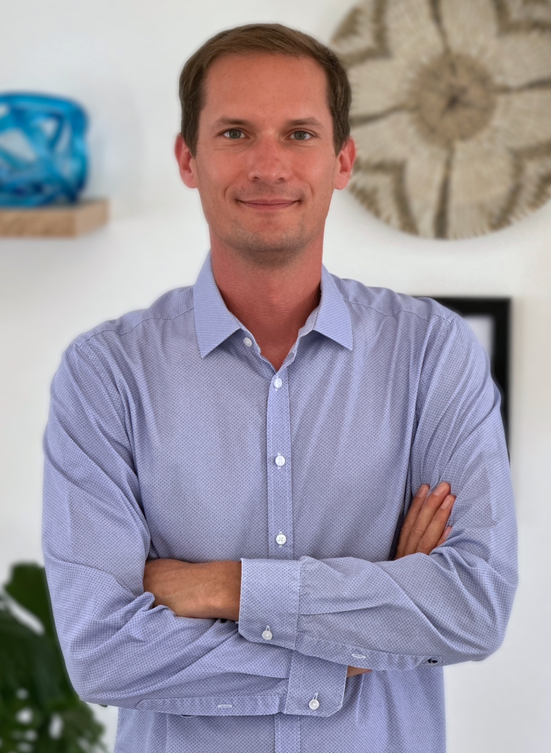 Eike_Website Kopie Portrait des Videoeditors Eike Tobias Jung, spezialisiert auf Videobearbeitung und Reel-Erstellung.